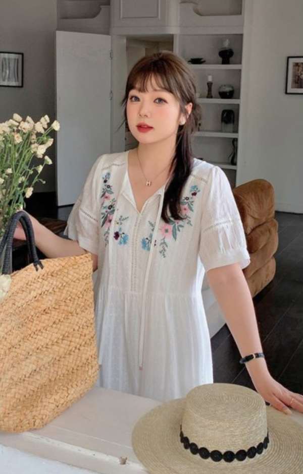 精緻刺繡小圓點棉料蛋糕長洋裝 