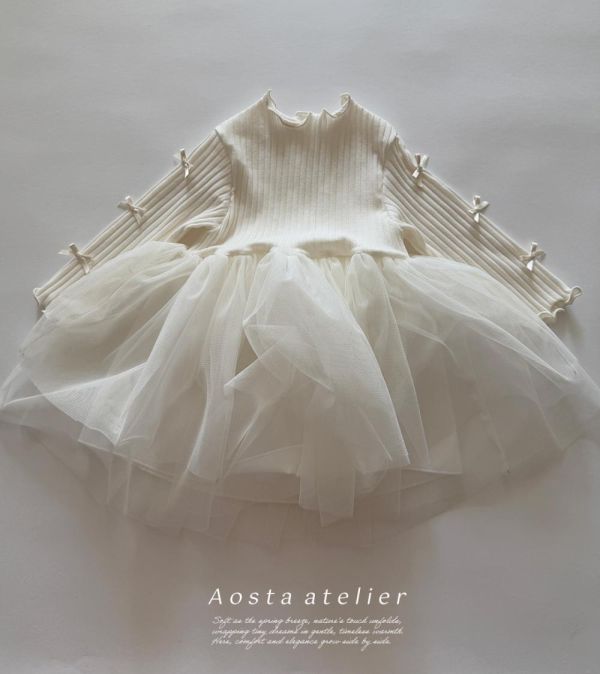 山茶花蝴蝶結點綴蓬蓬紗連衣裙 