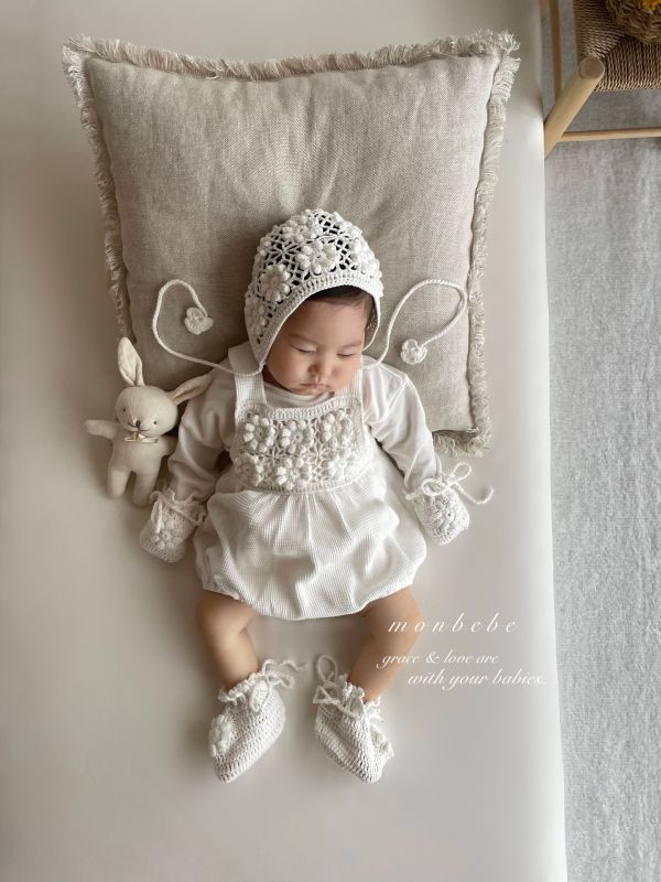 手鉤蕾絲小花吊帶包屁衣 