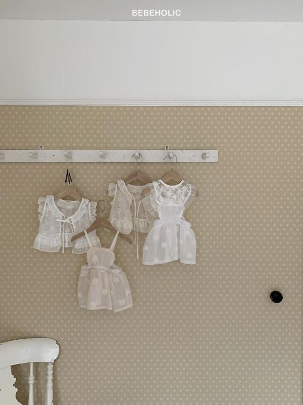 質感寶寶玫瑰圍裙穿搭 Bebe holic Korea,韓國童裝,韓國Bebe holic,奶茶系寶寶,女寶穿搭