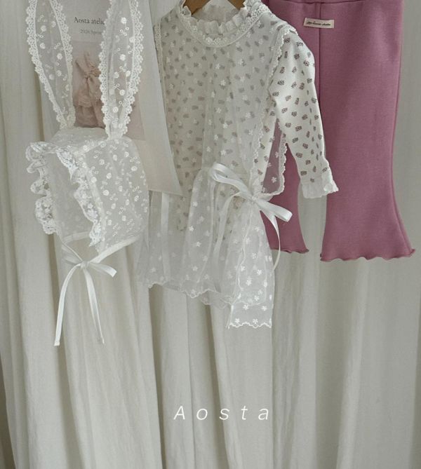 花仙子 小碎花氣質上衣蕾絲領 Aosta,韓國童裝代購,蘿菈衣櫥,Laurababy,韓系童裝,小碎花,Aosta春裝