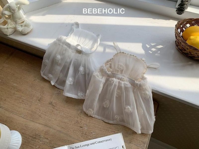 質感寶寶玫瑰圍裙穿搭 Bebe holic Korea,韓國童裝,韓國Bebe holic,奶茶系寶寶,女寶穿搭