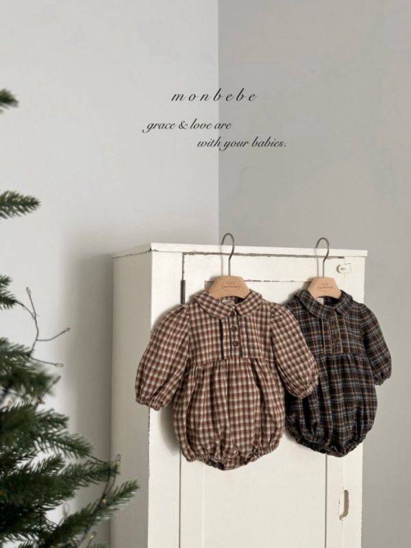 Bebe 小森林格紋荷葉領包屁衣 