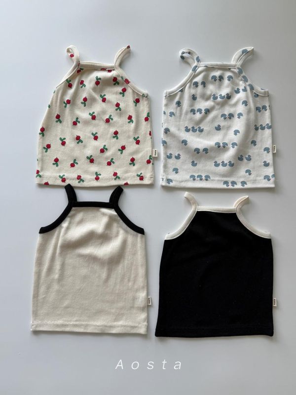 Aosta細肩吊帶背心 正韓親子裝, Aosta親子裝, 韓國親子穿搭, 高端媽媽穿搭, 韓系親子裝, 親子裝推薦, 夏季親子穿搭, 韓國童裝品牌, 質感媽媽穿搭, 嬰幼兒親子裝, 韓系高級感穿搭, 親子OOTD, 親子時尚, 韓國設計童裝