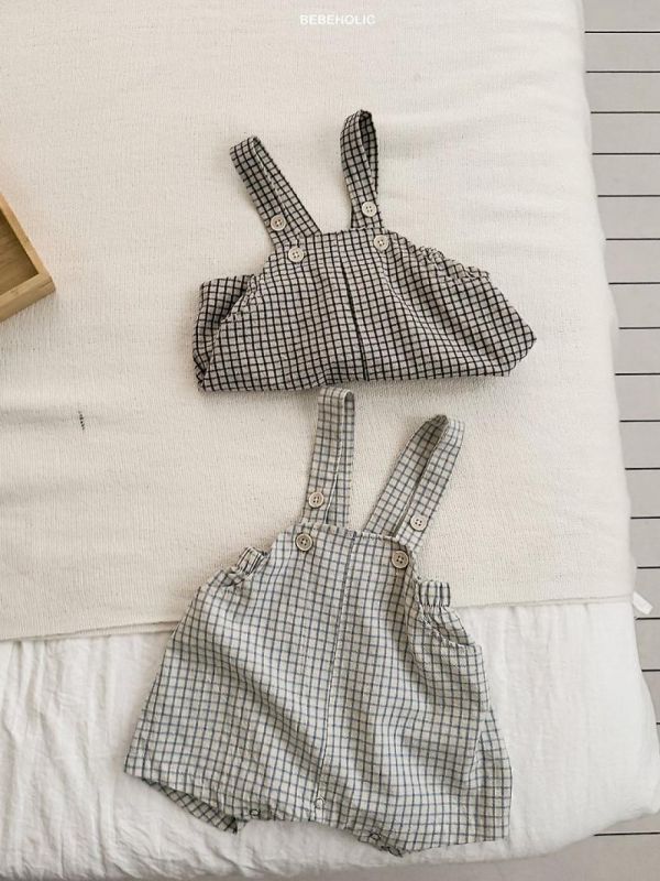 格紋寶寶鈕扣吊帶褲 Bebe holic Korea,韓國童裝,韓國Bebe holic,奶茶系寶寶,女寶穿搭