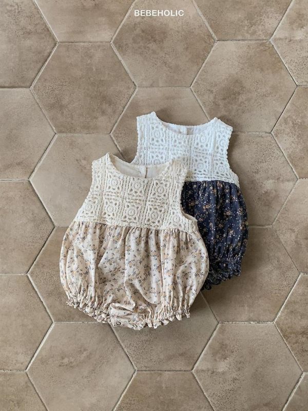 小碎花無袖拼接刺繡寶寶套裝 Bebe holic Korea,韓國童裝,韓國Bebe holic,奶茶系寶寶,女寶穿搭