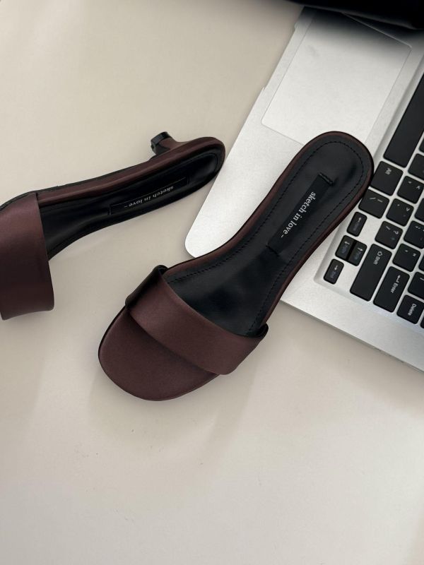 極簡緞面貓跟一字帶涼拖鞋 