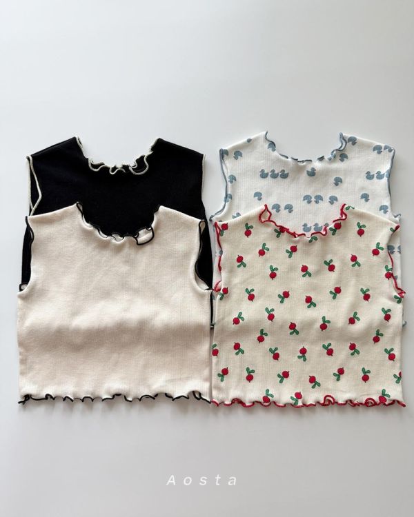 小清新木耳捲邊無袖上衣 正韓親子裝, Aosta親子裝, 韓國親子穿搭, 高端媽媽穿搭, 韓系親子裝, 親子裝推薦, 夏季親子穿搭, 韓國童裝品牌, 質感媽媽穿搭, 嬰幼兒親子裝, 韓系高級感穿搭, 親子OOTD, 親子時尚, 韓國設計童裝,蘿菈衣櫥,仙女媽咪,質感童裝