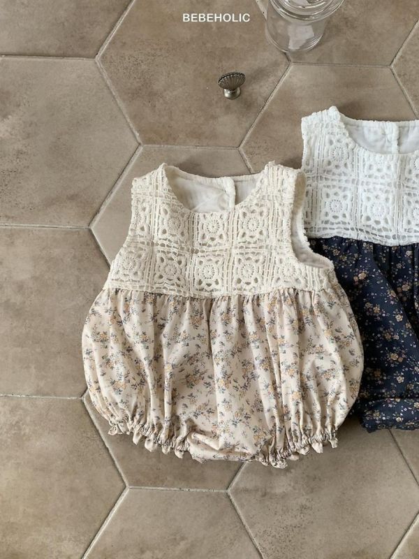 小碎花無袖拼接刺繡寶寶套裝 Bebe holic Korea,韓國童裝,韓國Bebe holic,奶茶系寶寶,女寶穿搭