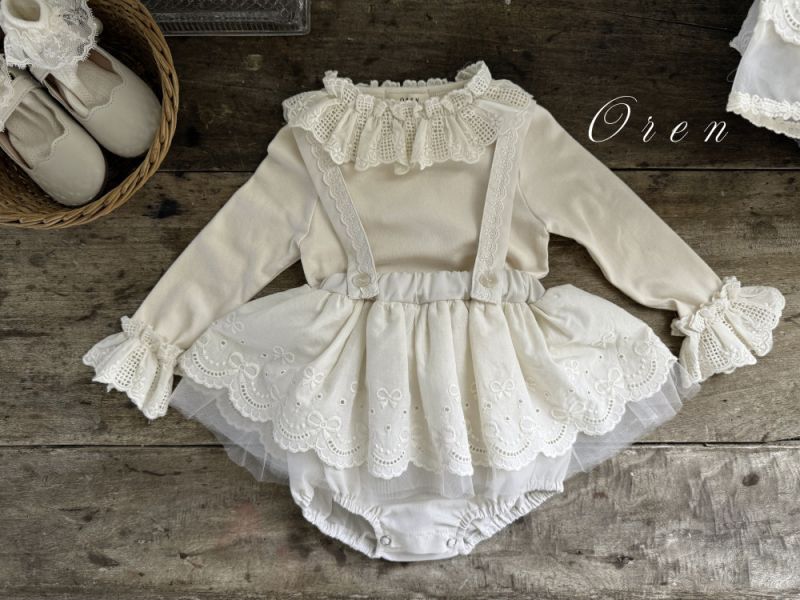 Bebe-純色花邊木耳領長袖上衣 