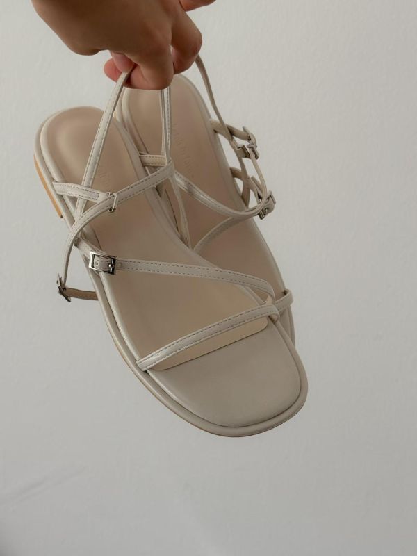 美美春季新款 細帶百搭小氣質涼鞋 