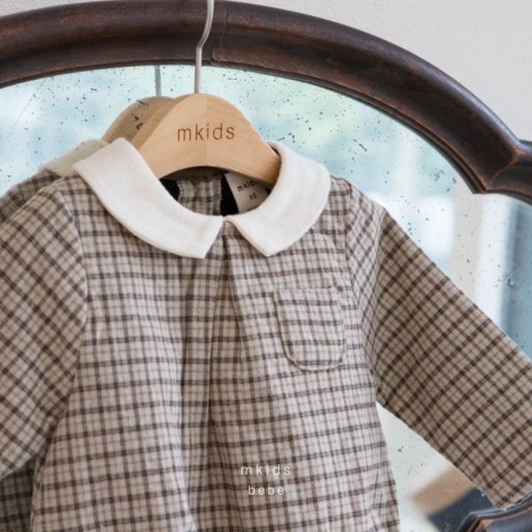 經典小格紋娃娃領包屁衣 