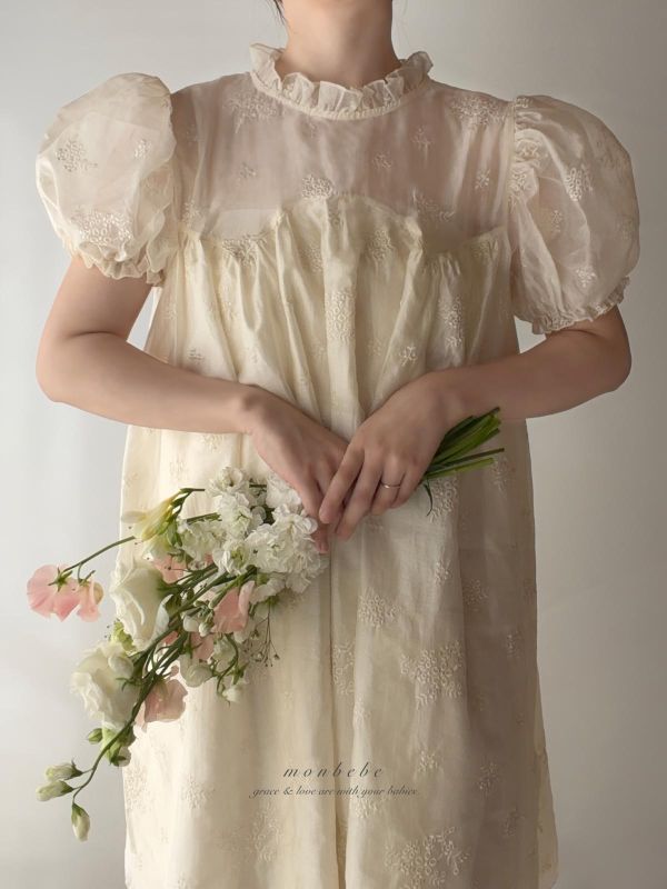 大人款蕾絲刺繡質感公主袖連身洋裝 