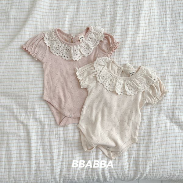 愛心壓紋蕾絲領寶寶包屁衣 姊妹裝 