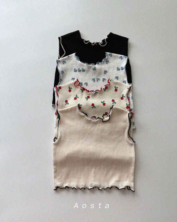 小清新木耳捲邊無袖上衣 正韓親子裝, Aosta親子裝, 韓國親子穿搭, 高端媽媽穿搭, 韓系親子裝, 親子裝推薦, 夏季親子穿搭, 韓國童裝品牌, 質感媽媽穿搭, 嬰幼兒親子裝, 韓系高級感穿搭, 親子OOTD, 親子時尚, 韓國設計童裝,蘿菈衣櫥,仙女媽咪,質感童裝