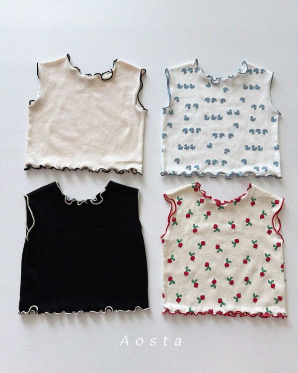 小清新木耳捲邊無袖上衣 正韓親子裝, Aosta親子裝, 韓國親子穿搭, 高端媽媽穿搭, 韓系親子裝, 親子裝推薦, 夏季親子穿搭, 韓國童裝品牌, 質感媽媽穿搭, 嬰幼兒親子裝, 韓系高級感穿搭, 親子OOTD, 親子時尚, 韓國設計童裝,蘿菈衣櫥,仙女媽咪,質感童裝