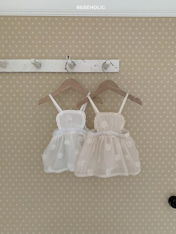 質感寶寶玫瑰圍裙穿搭 Bebe holic Korea,韓國童裝,韓國Bebe holic,奶茶系寶寶,女寶穿搭