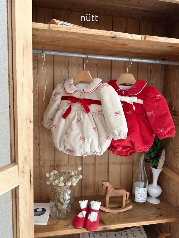 禮物寶寶鋪棉蝴蝶結長袖包屁 