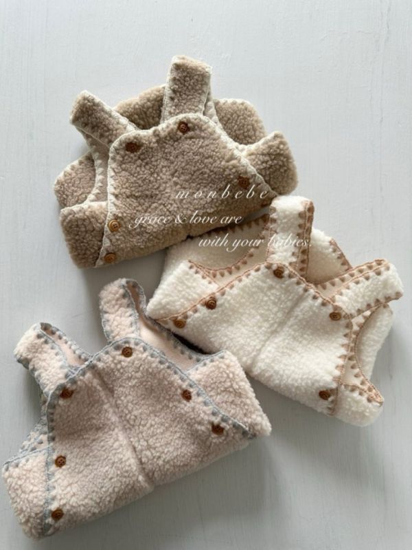 小熊系縫線邊絨毛吊帶連身衣 