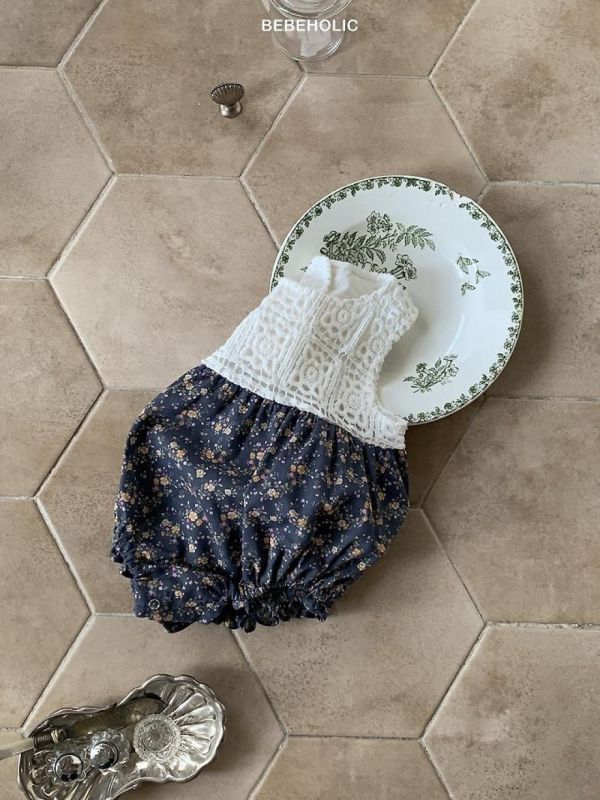 小碎花無袖拼接刺繡寶寶套裝 Bebe holic Korea,韓國童裝,韓國Bebe holic,奶茶系寶寶,女寶穿搭