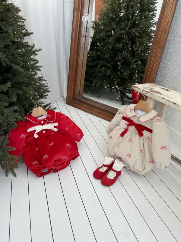 禮物寶寶鋪棉蝴蝶結長袖包屁 