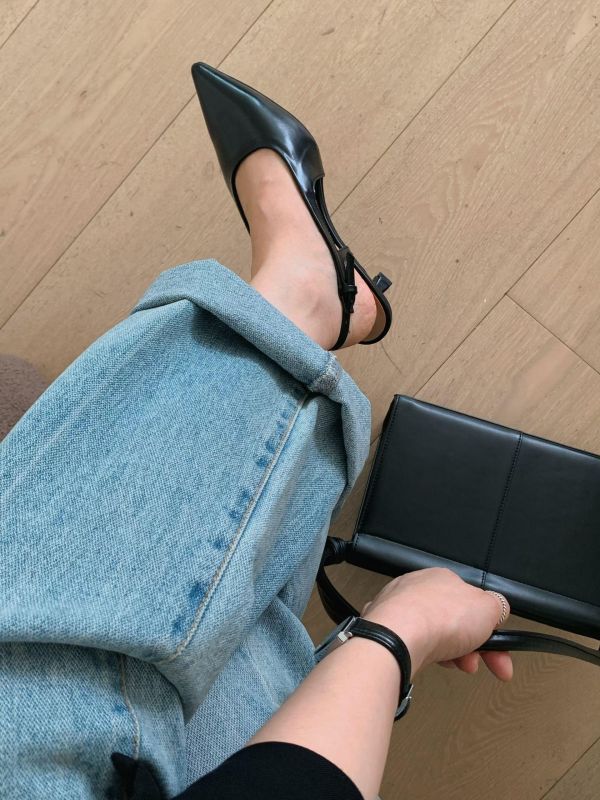 氣質簡約尖頭純色跟鞋 