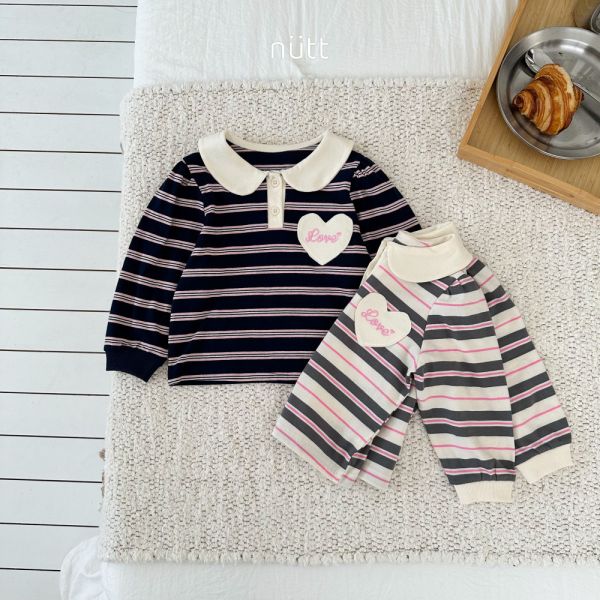 愛心貼布圓領條紋長袖上衣 