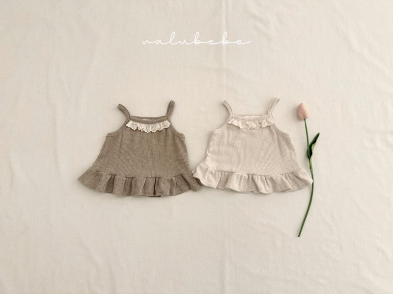 Bebe-緹花蕾絲荷葉襬小吊帶 背心 姊妹裝 