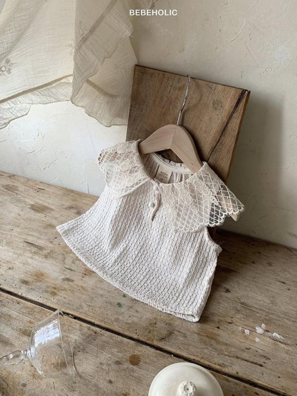 小蝴蝶翅膀領無袖寶寶上衣 Bebe holic Korea,韓國童裝,韓國Bebe holic,奶茶系寶寶,女寶穿搭