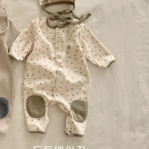 現貨 Bebe - 可愛寶寶麵包餅排扣連身套裝 