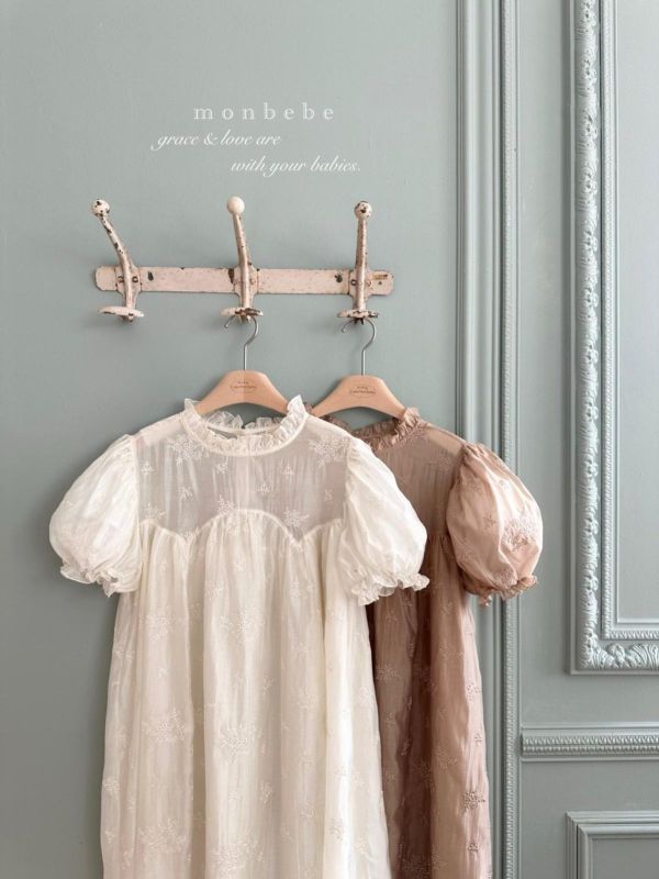 大人款蕾絲刺繡質感公主袖連身洋裝 