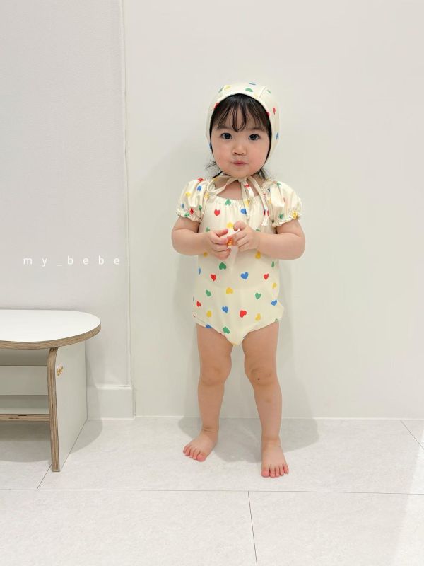 滿版小雛菊小心心公主袖連身泳裝（附帽） 