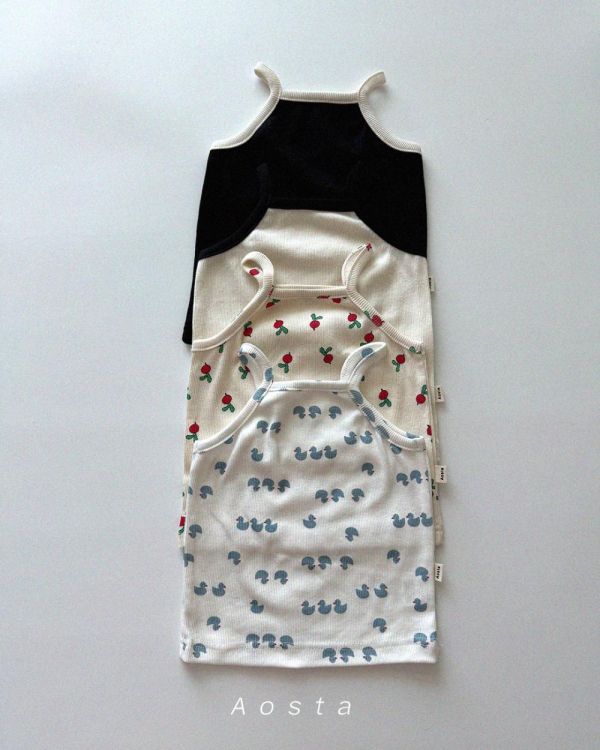 Aosta細肩吊帶背心 正韓親子裝, Aosta親子裝, 韓國親子穿搭, 高端媽媽穿搭, 韓系親子裝, 親子裝推薦, 夏季親子穿搭, 韓國童裝品牌, 質感媽媽穿搭, 嬰幼兒親子裝, 韓系高級感穿搭, 親子OOTD, 親子時尚, 韓國設計童裝