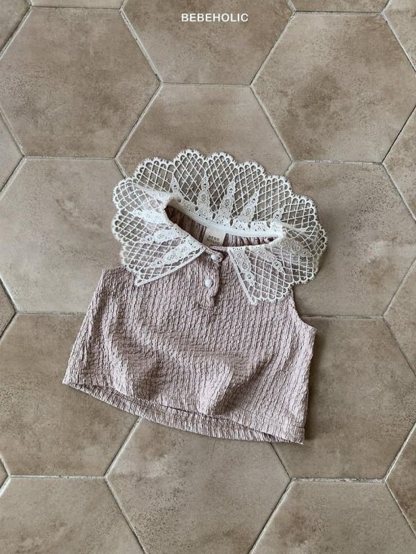 小蝴蝶翅膀領無袖寶寶上衣 Bebe holic Korea,韓國童裝,韓國Bebe holic,奶茶系寶寶,女寶穿搭