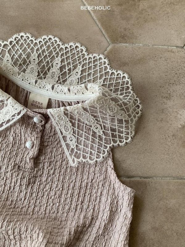 小蝴蝶翅膀領無袖寶寶上衣 Bebe holic Korea,韓國童裝,韓國Bebe holic,奶茶系寶寶,女寶穿搭