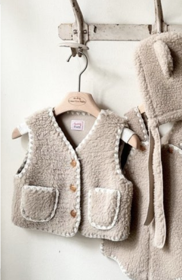 小熊系縫線邊絨毛口袋背心 