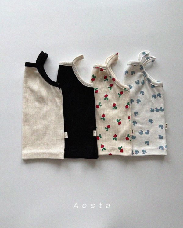 Aosta細肩吊帶背心 正韓親子裝, Aosta親子裝, 韓國親子穿搭, 高端媽媽穿搭, 韓系親子裝, 親子裝推薦, 夏季親子穿搭, 韓國童裝品牌, 質感媽媽穿搭, 嬰幼兒親子裝, 韓系高級感穿搭, 親子OOTD, 親子時尚, 韓國設計童裝