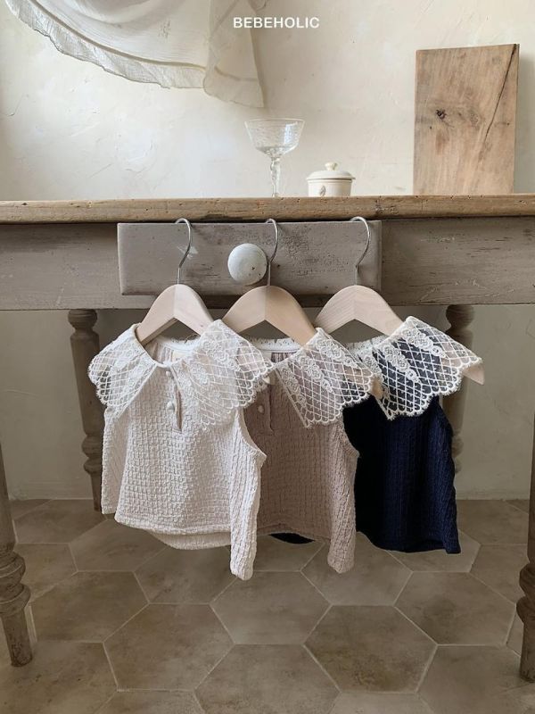 小蝴蝶翅膀領無袖寶寶上衣 Bebe holic Korea,韓國童裝,韓國Bebe holic,奶茶系寶寶,女寶穿搭
