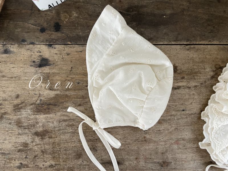 Bebe-褶皺蕾絲小花綁帶軟帽 