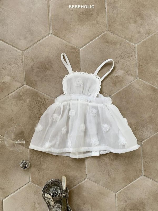 質感寶寶玫瑰圍裙穿搭 Bebe holic Korea,韓國童裝,韓國Bebe holic,奶茶系寶寶,女寶穿搭