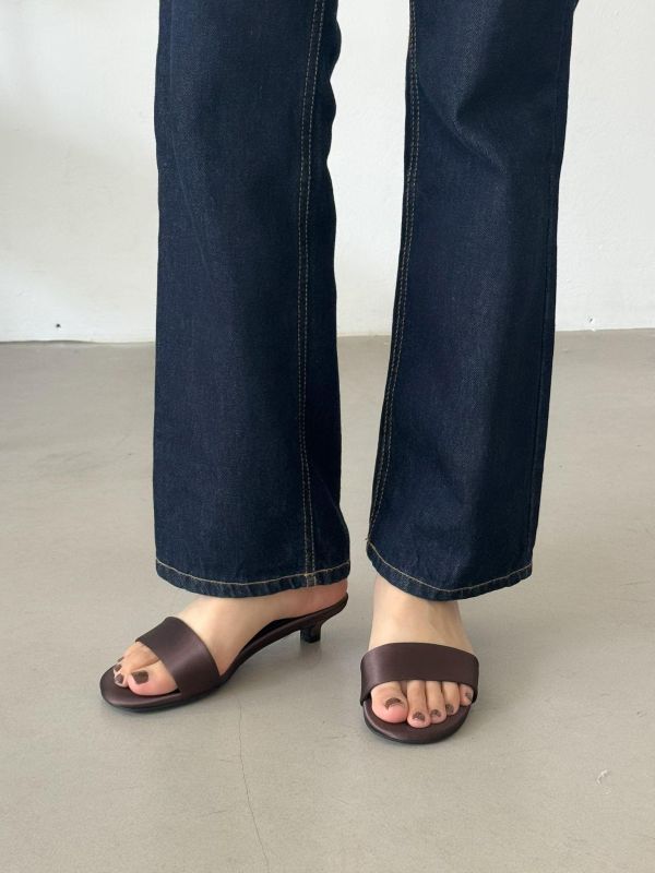 極簡緞面貓跟一字帶涼拖鞋 