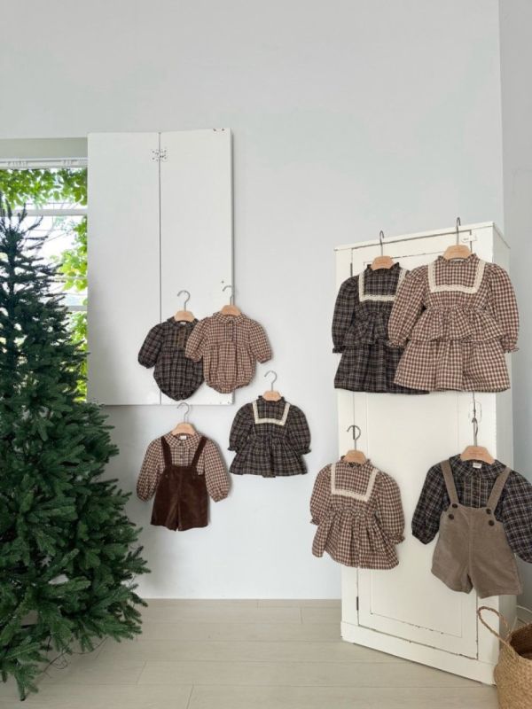 Bebe 小森林格紋荷葉領包屁衣 