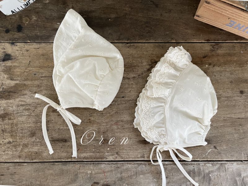 Bebe-褶皺蕾絲小花綁帶軟帽 