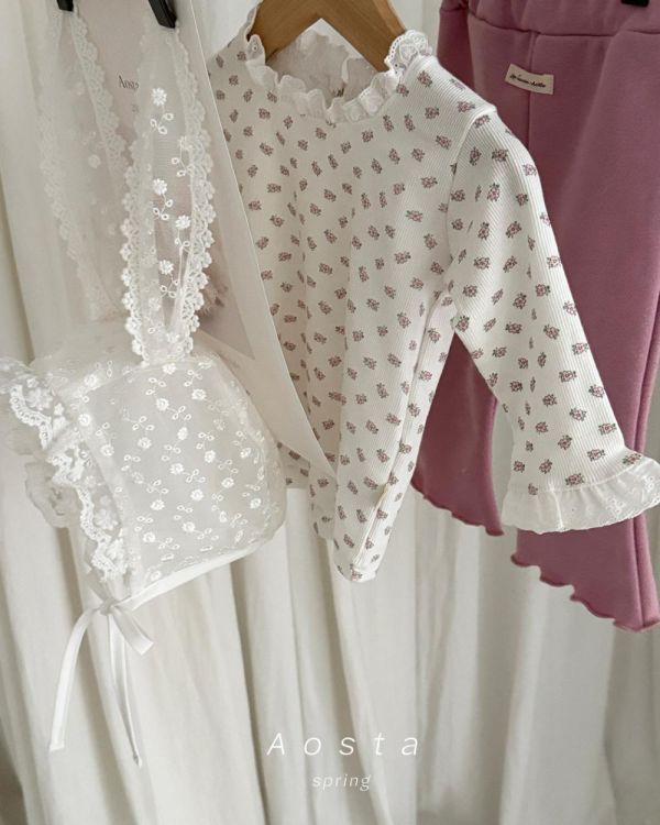 花仙子 小碎花氣質上衣蕾絲領 Aosta,韓國童裝代購,蘿菈衣櫥,Laurababy,韓系童裝,小碎花,Aosta春裝