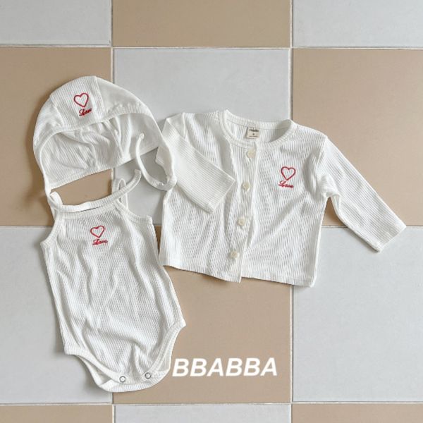 愛心刺繡套裝 包屁衣＋軟帽＋小外套 