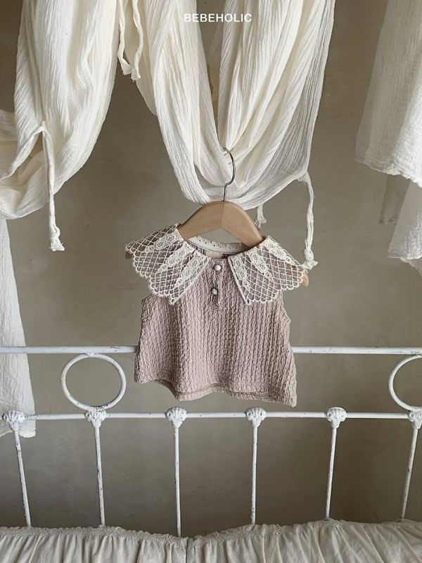 小蝴蝶翅膀領無袖寶寶上衣 Bebe holic Korea,韓國童裝,韓國Bebe holic,奶茶系寶寶,女寶穿搭
