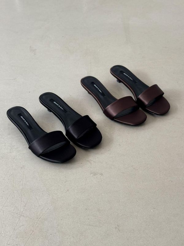 極簡緞面貓跟一字帶涼拖鞋 