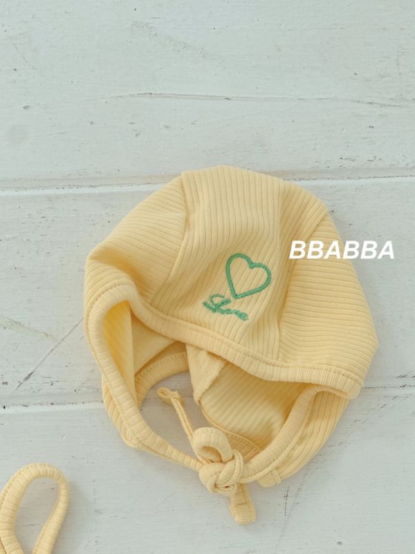 愛心刺繡套裝 包屁衣＋軟帽＋小外套 