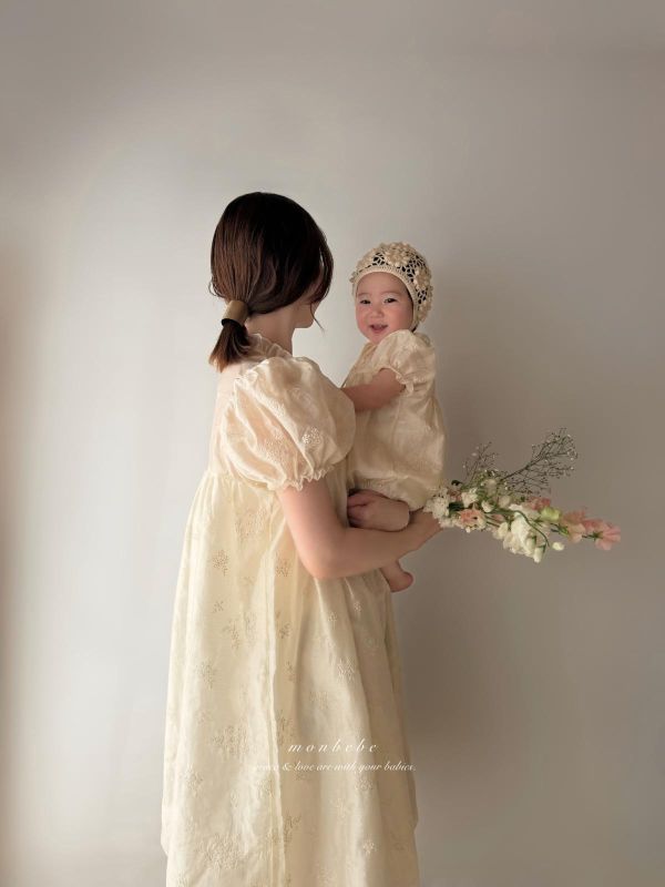 大人款蕾絲刺繡質感公主袖連身洋裝 