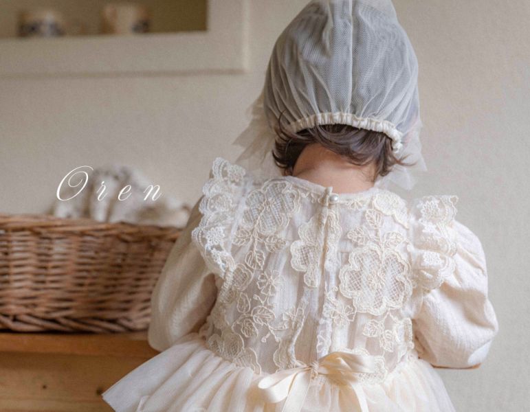 Bebe-褶皺蕾絲小花綁帶軟帽 